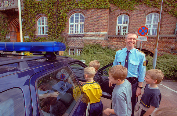 Børnehave besøger Holbæk politi