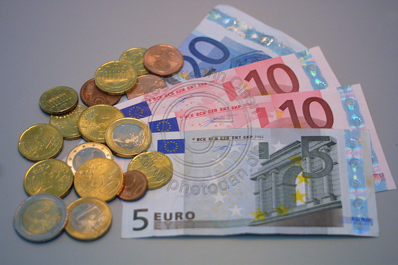Penge Euro 2432