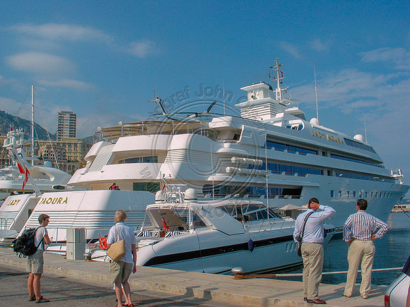 LADY MOURA I MONACO HAVN